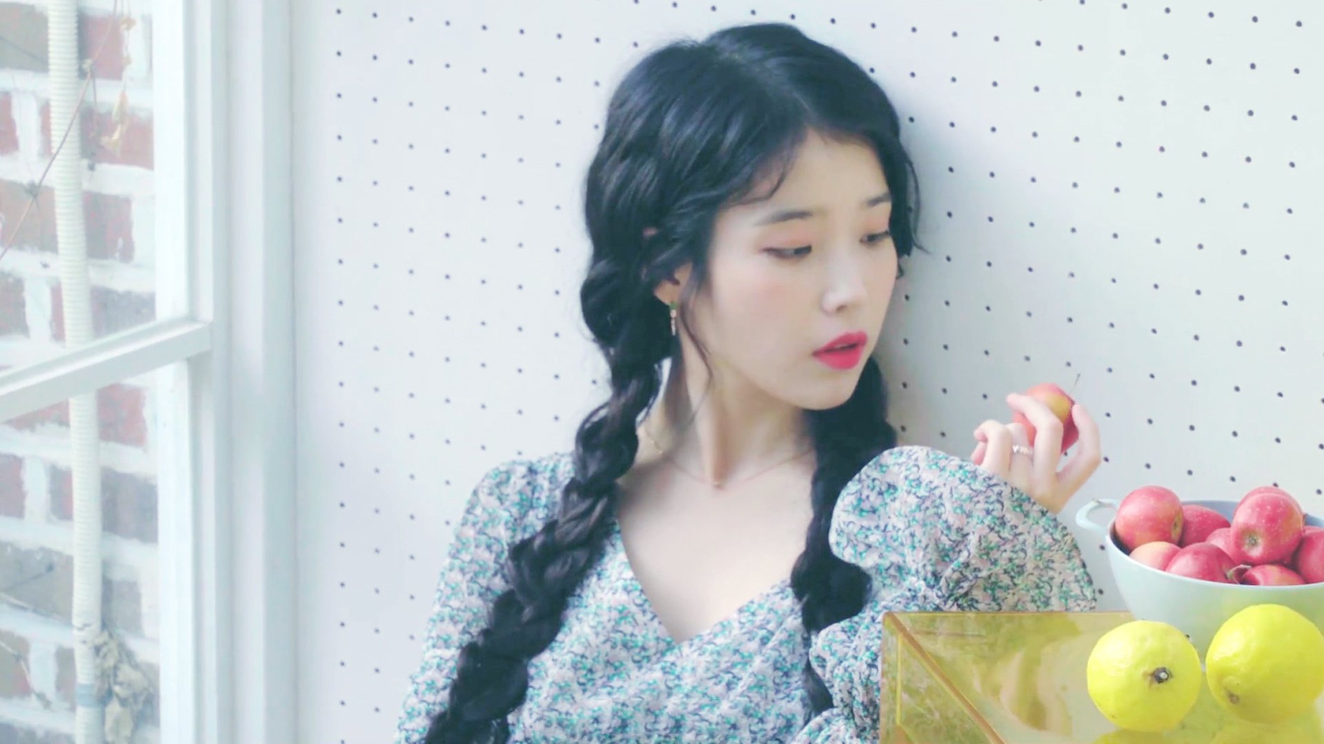 九游下载官网-英国WRC站：湿滑山路考验车手极限